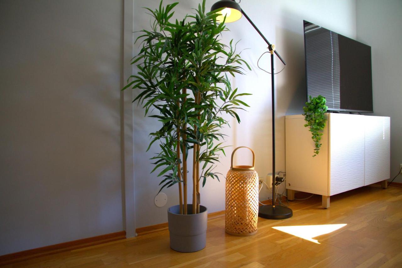 Moon Apartment Near The Centre ! Free Parking Available ! Trondheim Buitenkant foto